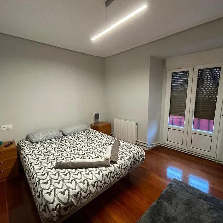En El Centro De 2 Hab. Y 2 Banos. Apartment *