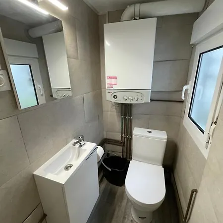 En El Centro De 2 Hab. Y 2 Banos. Appartement *