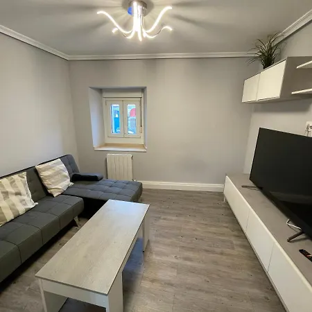 En El Centro De 2 Hab. Y 2 Banos. Appartement *