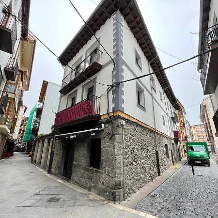 Apartment En El Centro De 2 Hab. Y 2 Banos.
