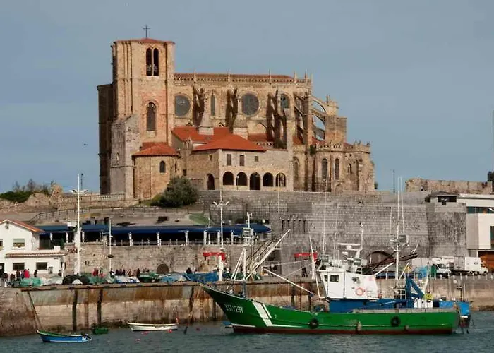 Apartment En El Centro De 2 Hab. Y 2 Banos. Castro Urdiales