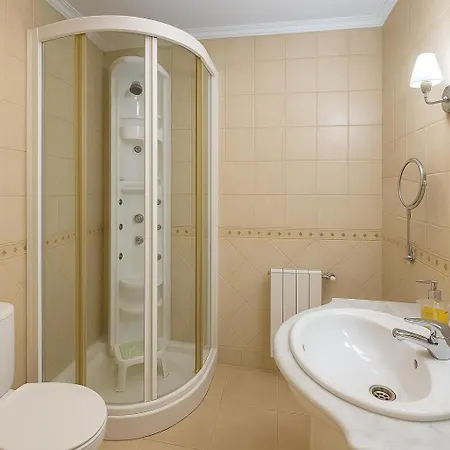 En El Centro De 2 Hab. Y 2 Banos. Castro Urdiales