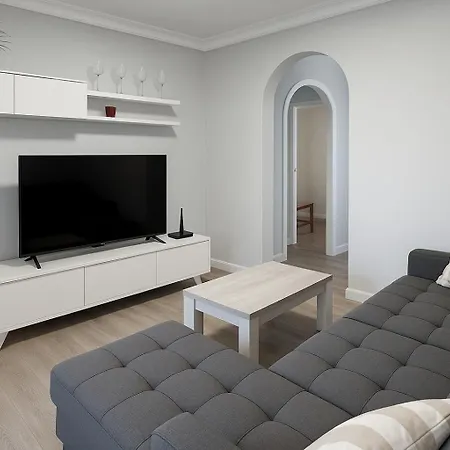 Apartment En El Centro De 2 Hab. Y 2 Banos.