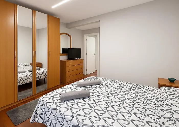 Apartmán En El Centro De 2 Hab. Y 2 Banos. *